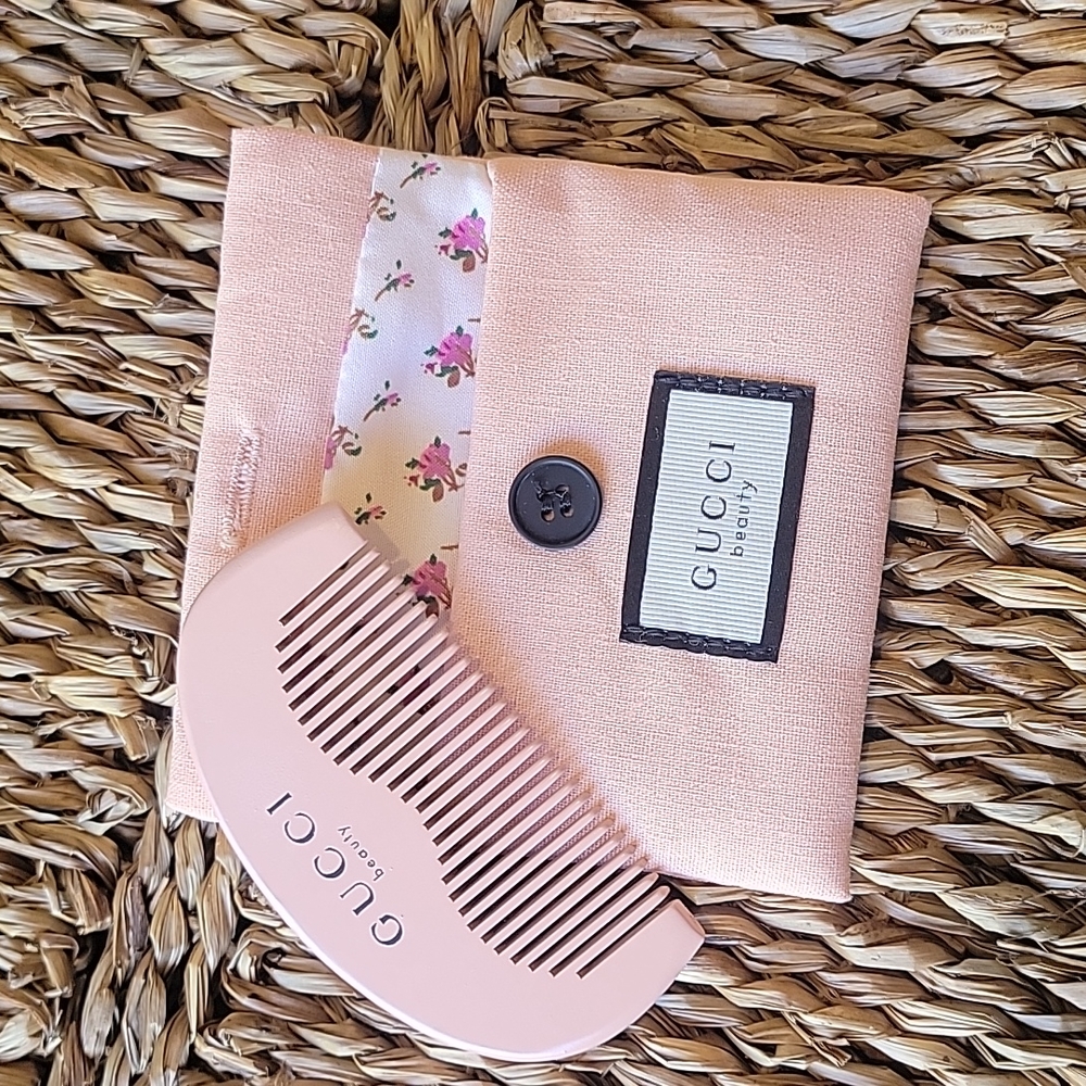 GUCCI HAIR COMB WITH CASE.